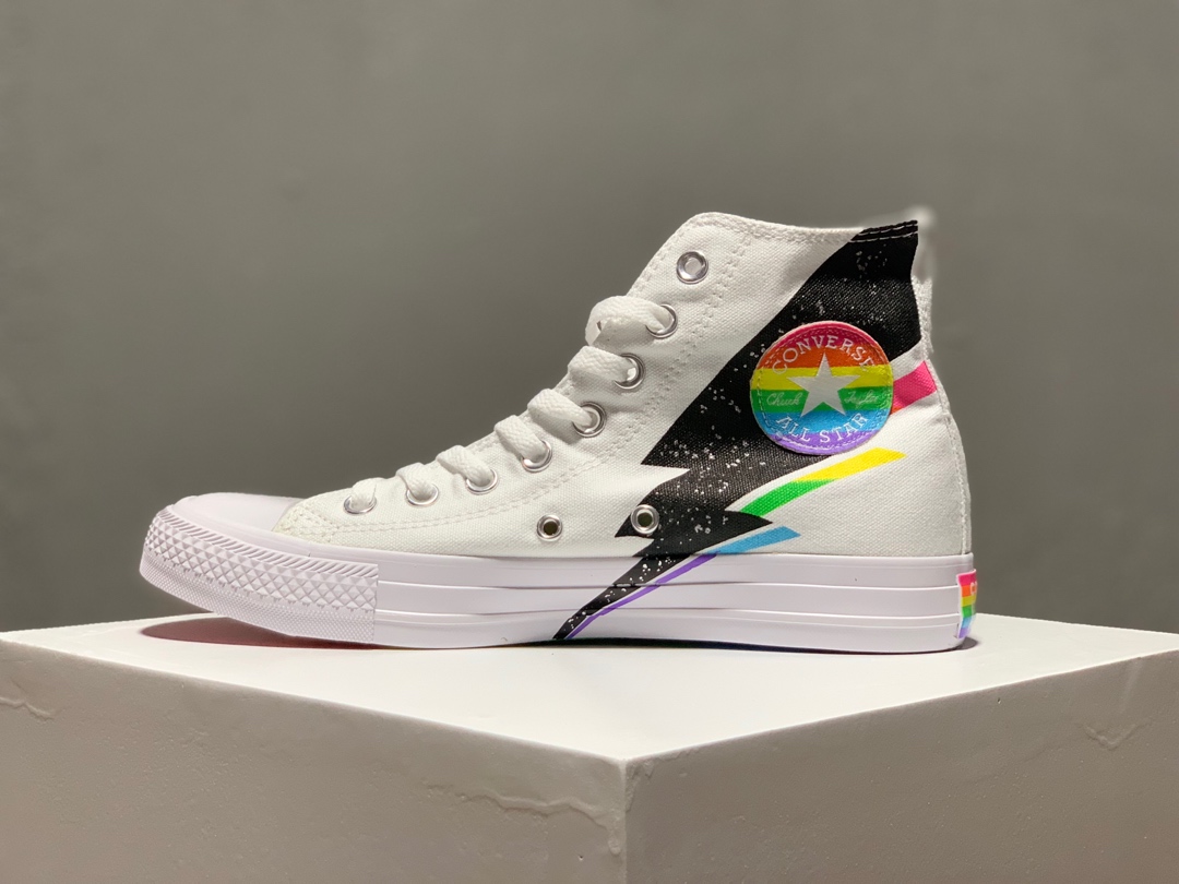 200  LGBT骄傲月限定配色匡威Converse All Star Chuck 1970 ”Pride Pack” Hi高帮经典休闲运动硫化板鞋“渐变彩虹颗粒特闪电”165716C 白黑闪电