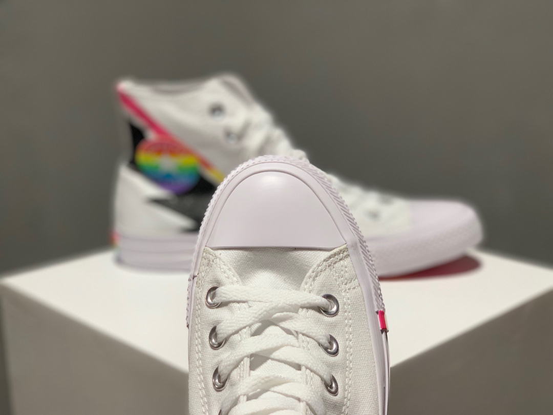 200  LGBT骄傲月限定配色匡威Converse All Star Chuck 1970 ”Pride Pack” Hi高帮经典休闲运动硫化板鞋“渐变彩虹颗粒特闪电”165716C 白黑闪电