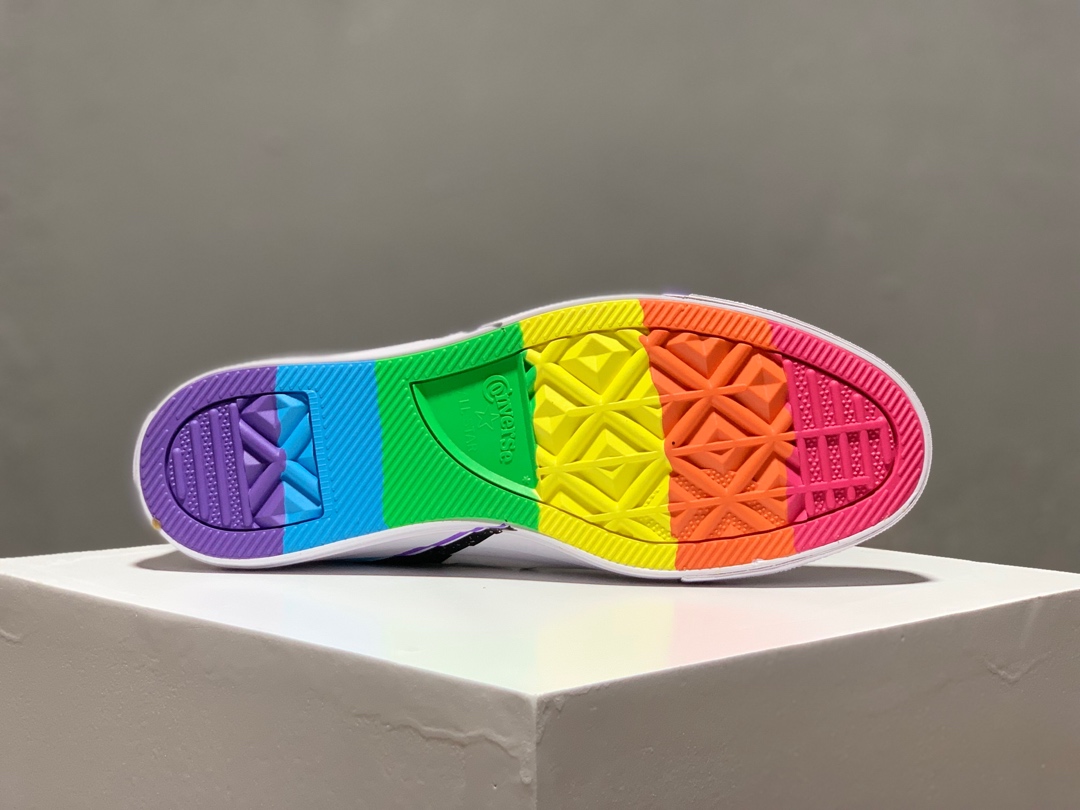 200  LGBT骄傲月限定配色匡威Converse All Star Chuck 1970 ”Pride Pack” Hi高帮经典休闲运动硫化板鞋“渐变彩虹颗粒特闪电”165716C 白黑闪电