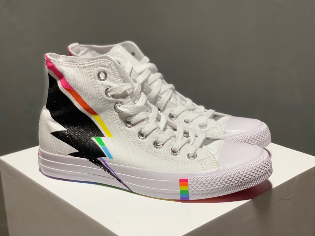 200  LGBT骄傲月限定配色匡威Converse All Star Chuck 1970 ”Pride Pack” Hi高帮经典休闲运动硫化板鞋“渐变彩虹颗粒特闪电”165716C 白黑闪电