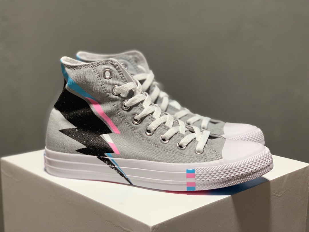 200  LGBT骄傲月限定配色匡威Converse All Star Chuck 1970 ”Pride Pack” Hi高帮经典休闲运动硫化板鞋“渐变彩虹颗粒特闪电”165716C