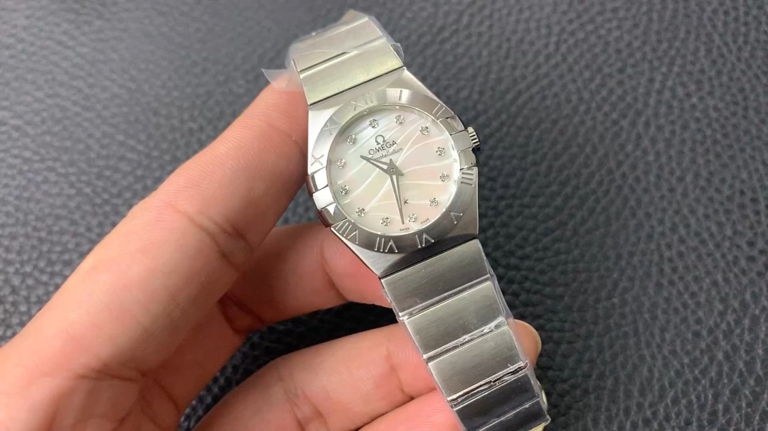 Omega 欧米茄星座系列贝壳面女款腕表视频欣赏
