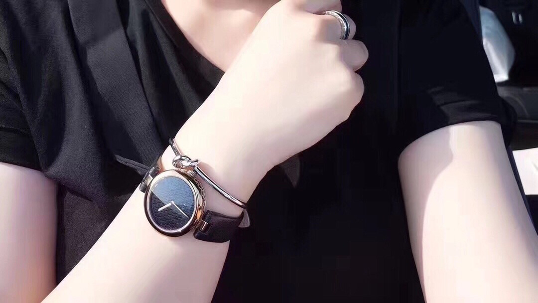 Часы Gucci