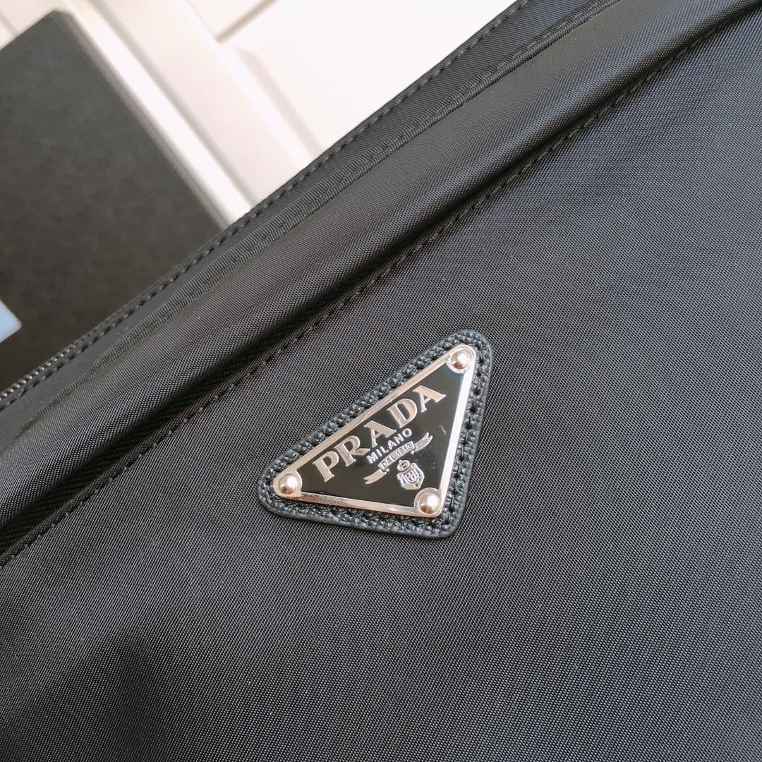 PRADA普拉达进口尼龙新款布手包2NH007