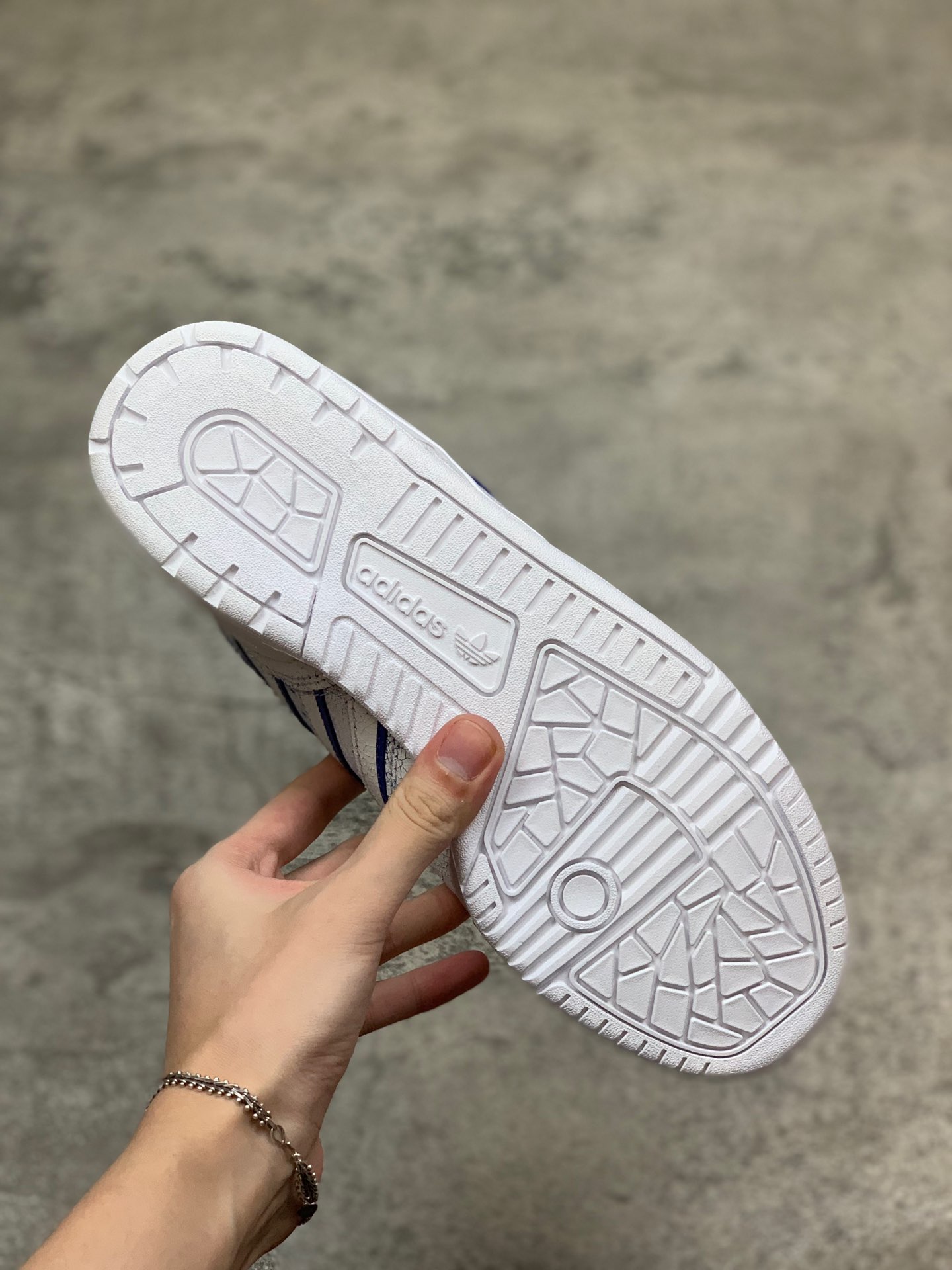 300核心主推纯原版本  阿迪达斯 adidas 三叶草rivalry 中国限定高邦板鞋 “爆裂青花瓷”EE9292