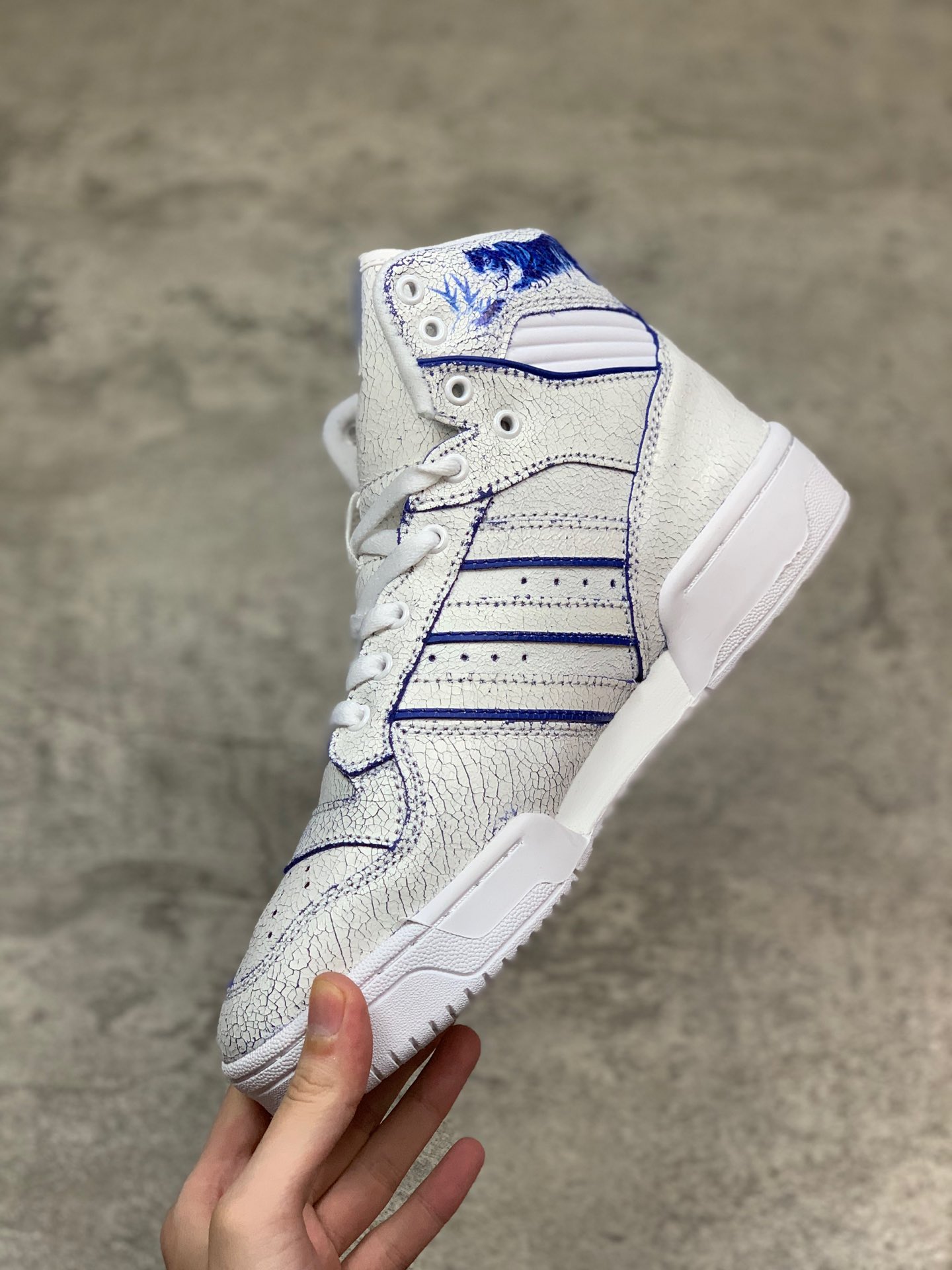 300核心主推纯原版本  阿迪达斯 adidas 三叶草rivalry 中国限定高邦板鞋 “爆裂青花瓷”EE9292
