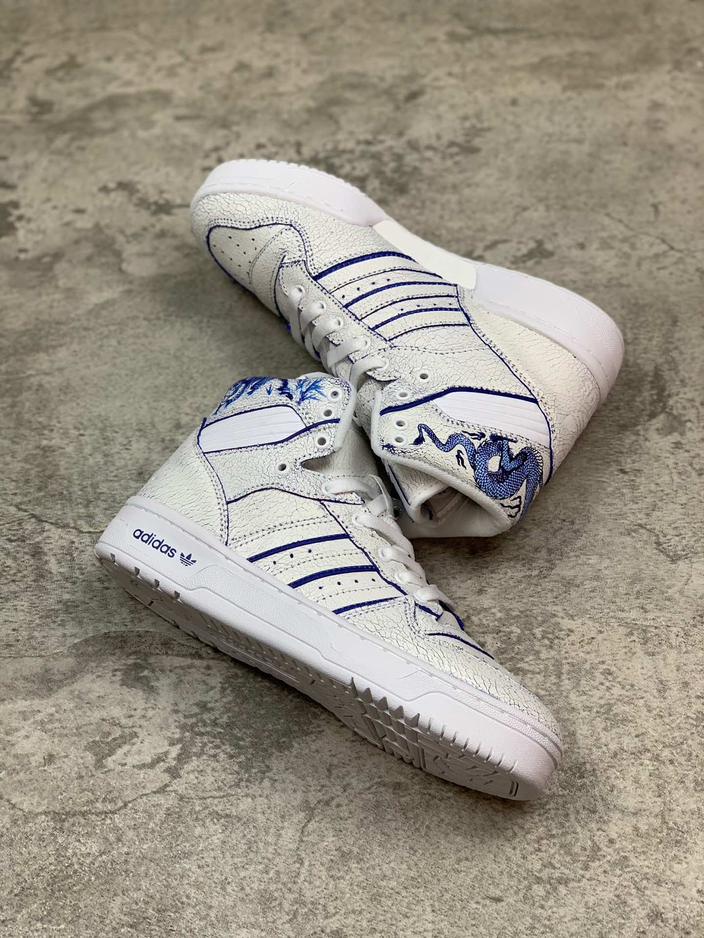 300核心主推纯原版本  阿迪达斯 adidas 三叶草rivalry 中国限定高邦板鞋 “爆裂青花瓷”EE9292