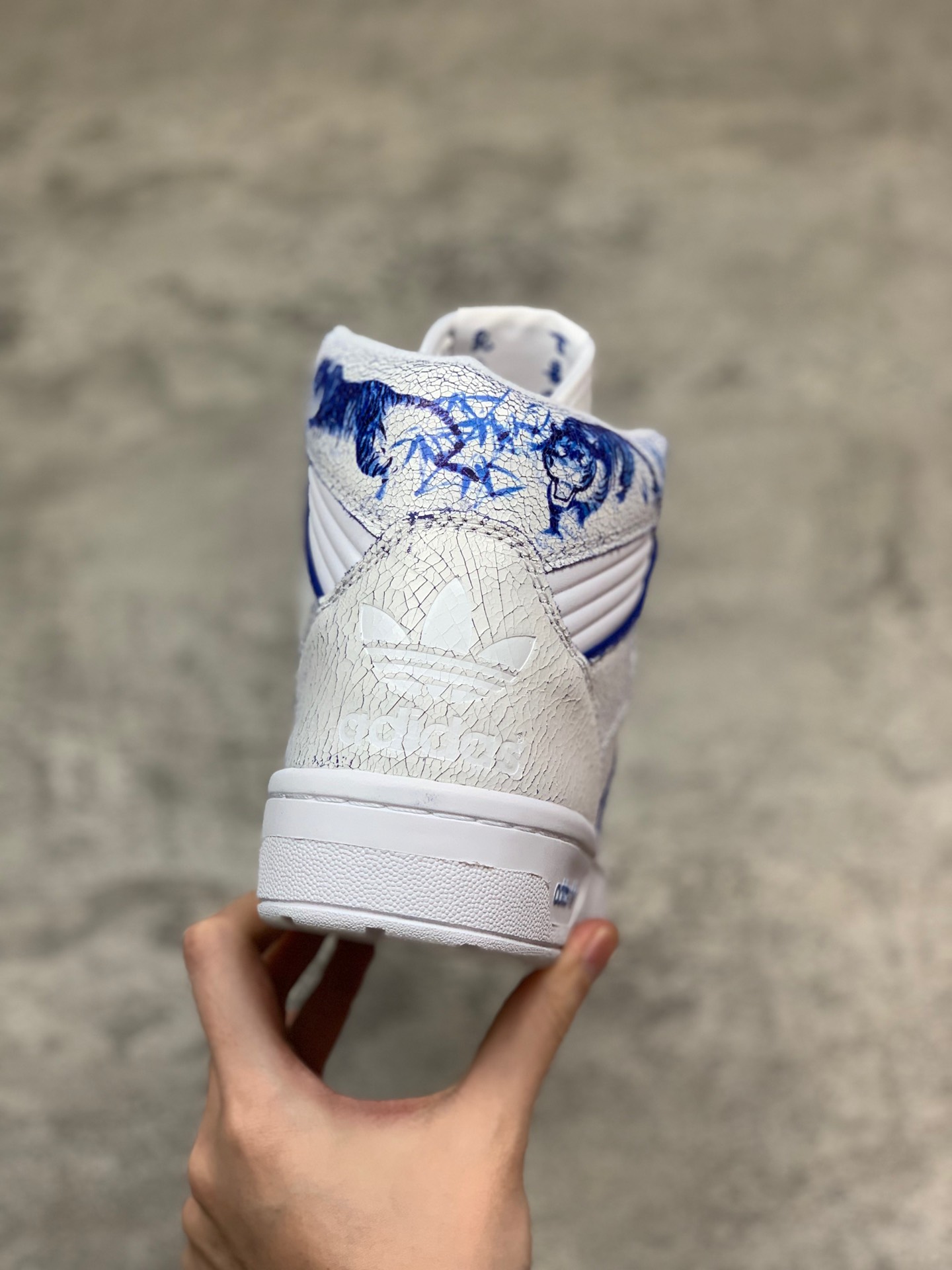 300核心主推纯原版本  阿迪达斯 adidas 三叶草rivalry 中国限定高邦板鞋 “爆裂青花瓷”EE9292