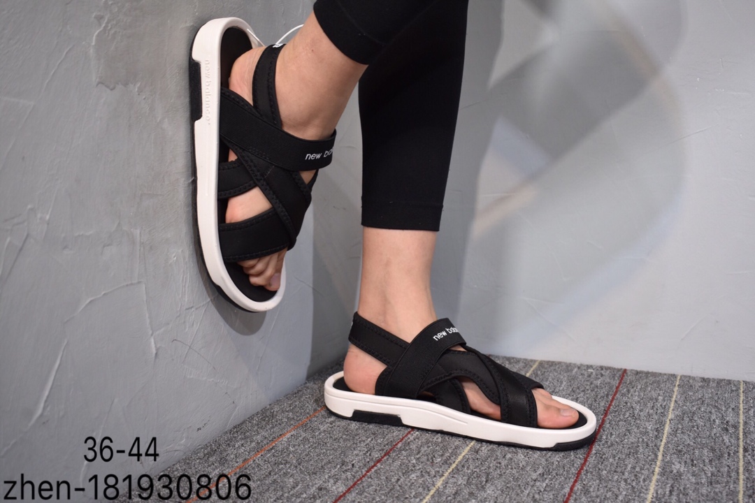 110简介：New balance 新百伦交叉绑带凉鞋