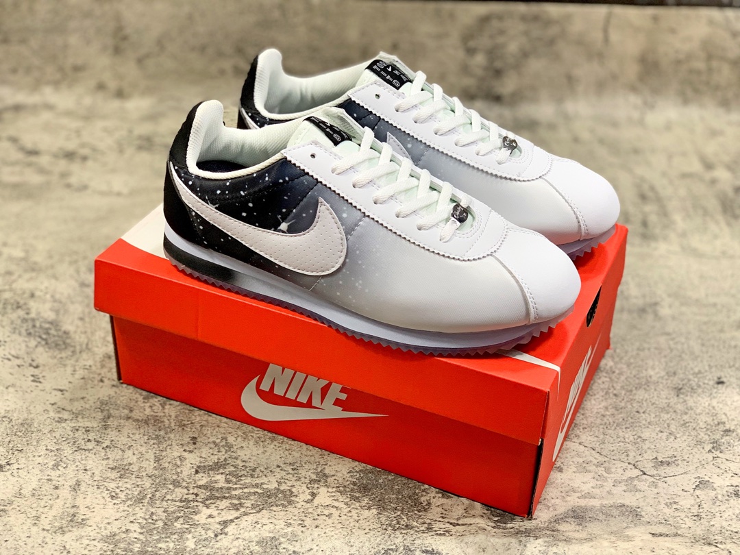 75Nike/耐克 CORTEZ 阿甘轻便运动跑鞋
