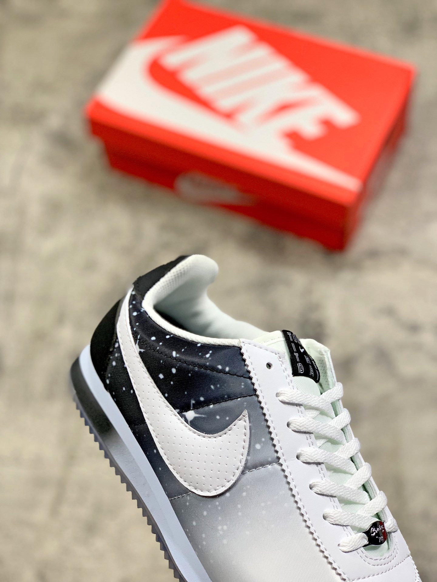 75Nike/耐克 CORTEZ 阿甘轻便运动跑鞋