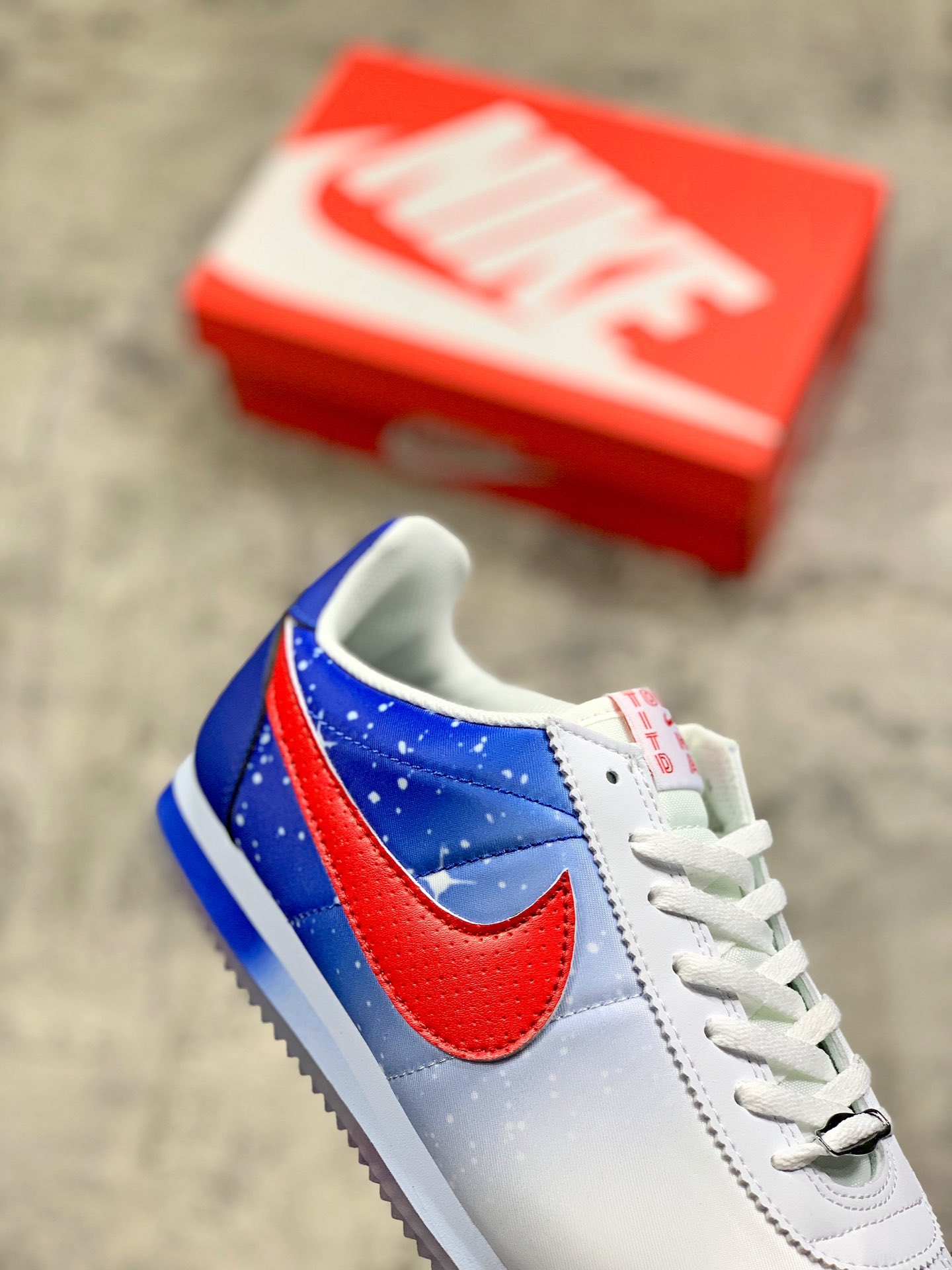 75Nike/耐克 CORTEZ 阿甘轻便运动跑鞋