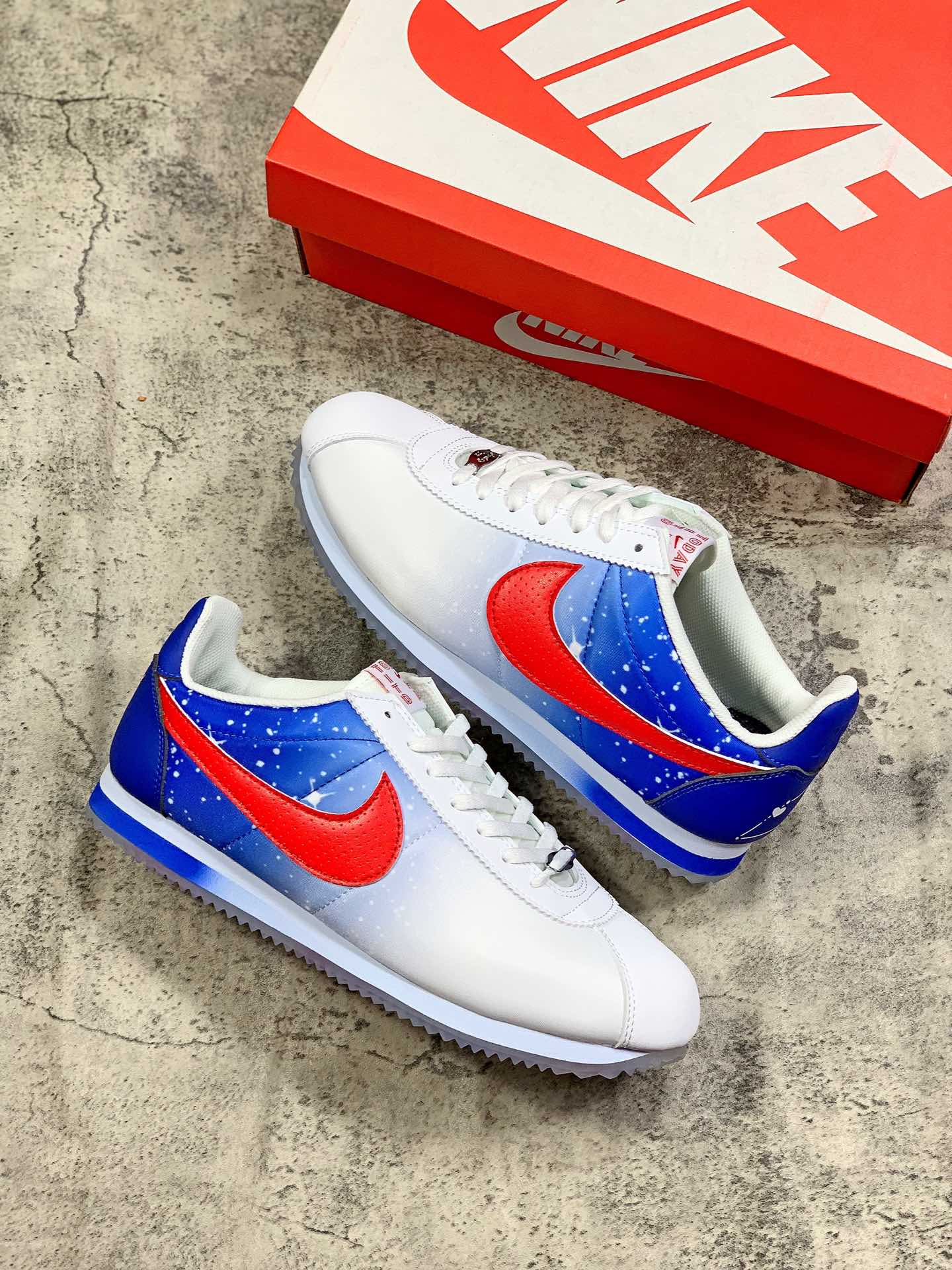 75Nike/耐克 CORTEZ 阿甘轻便运动跑鞋
