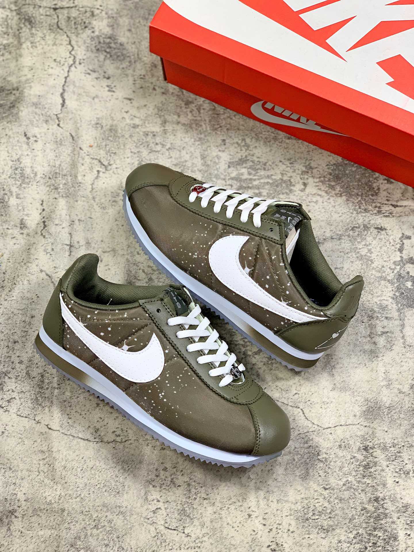 75Nike/耐克 CORTEZ 阿甘轻便运动跑鞋