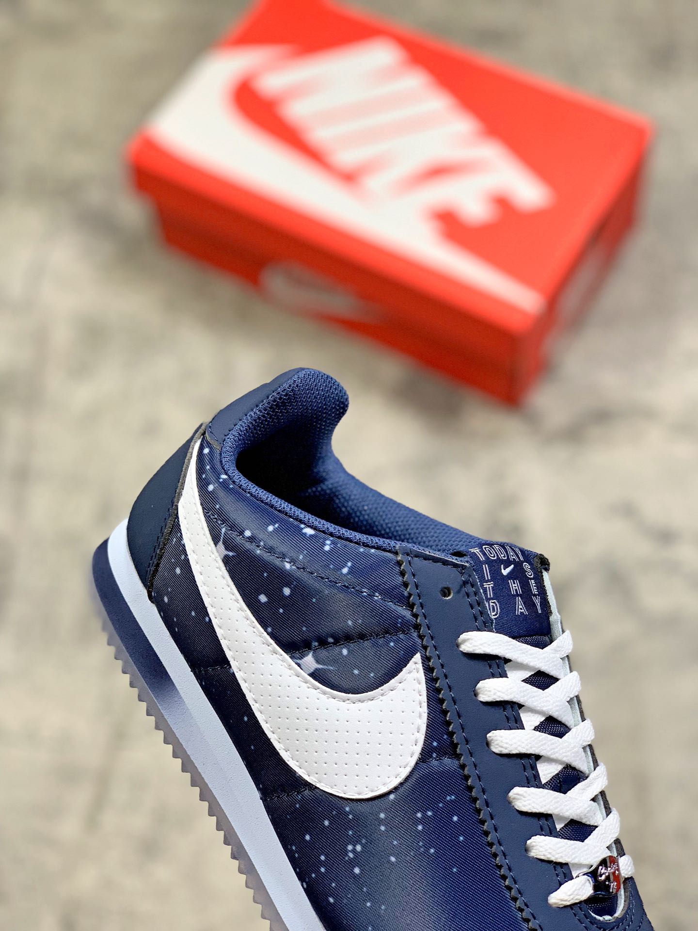 75Nike/耐克 CORTEZ 阿甘轻便运动跑鞋