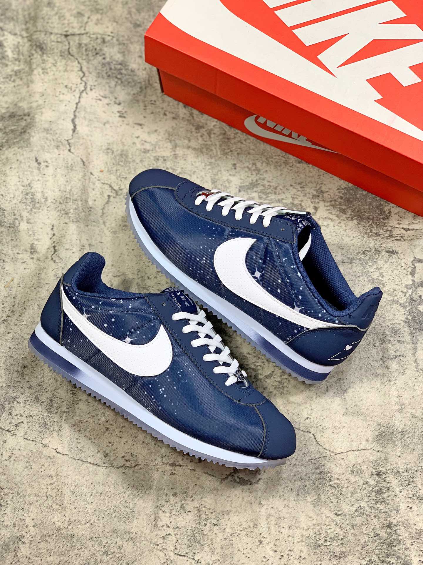 75Nike/耐克 CORTEZ 阿甘轻便运动跑鞋