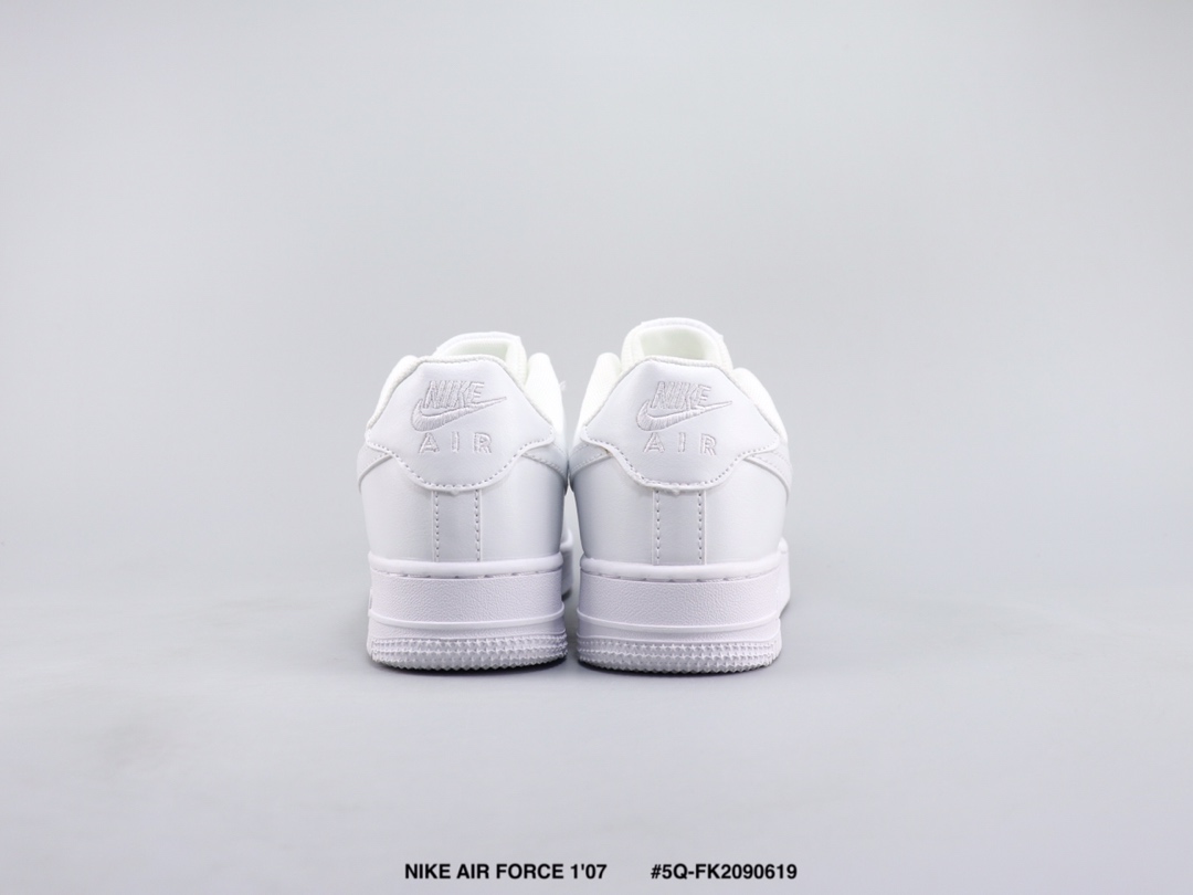 105 NIKE AIR FORCE 1'07 耐克空军一号低帮板鞋 皮革织物拼接材质