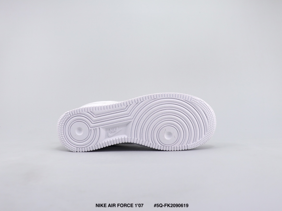 105 NIKE AIR FORCE 1'07 耐克空军一号低帮板鞋 皮革织物拼接材质