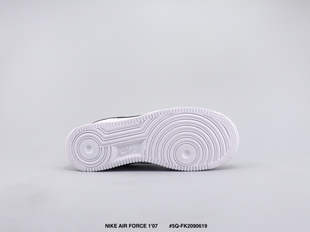 105 NIKE AIR FORCE 1'07 耐克空军一号低帮板鞋 皮革织物拼接材质