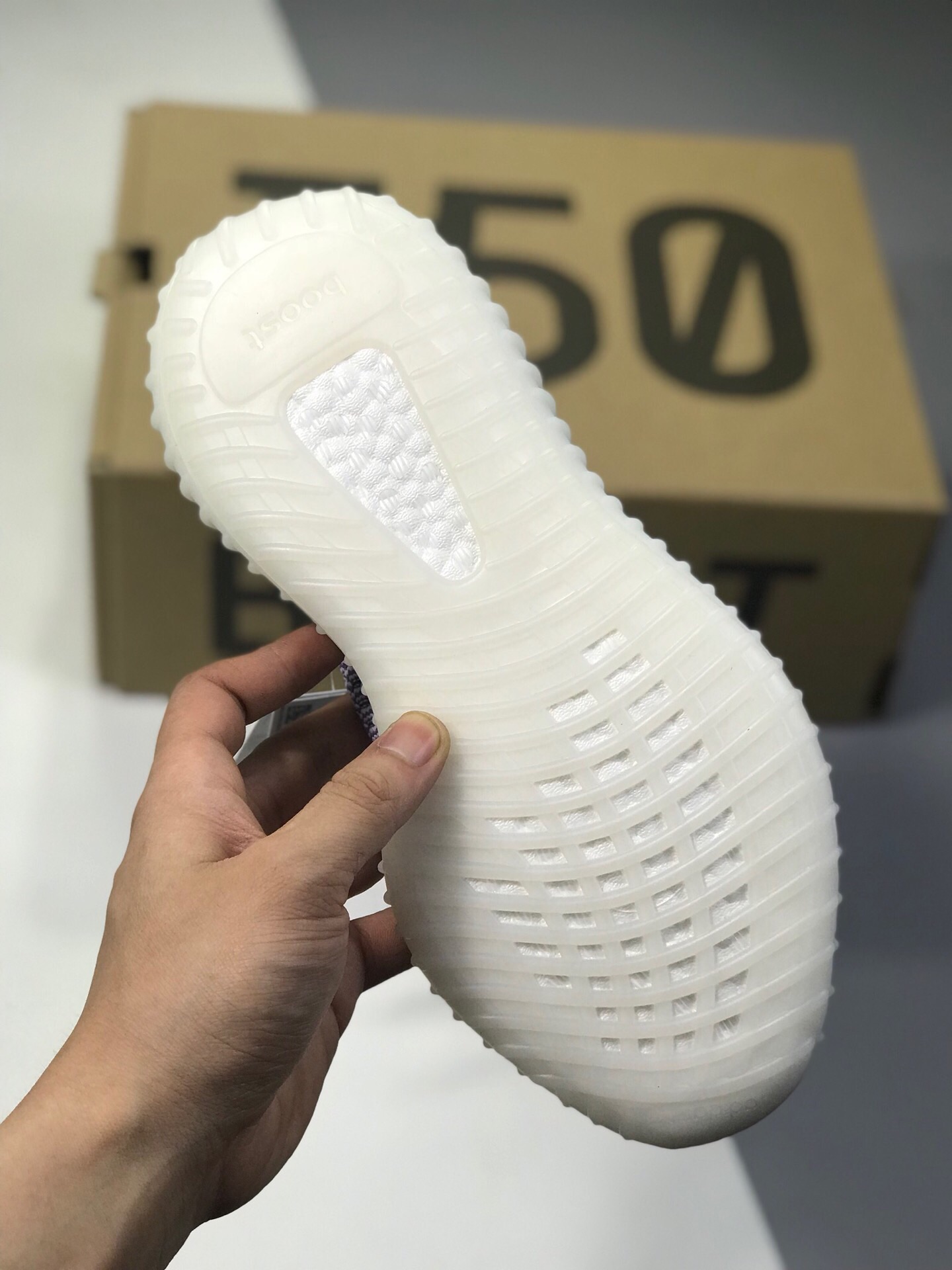 220全码出货巴斯夫性价比版本  阿迪达斯 Adidas Yeezy 350 Boost V2 全新纯白配色 3M反光 开春之后是 Yeezy 350 Boost V2