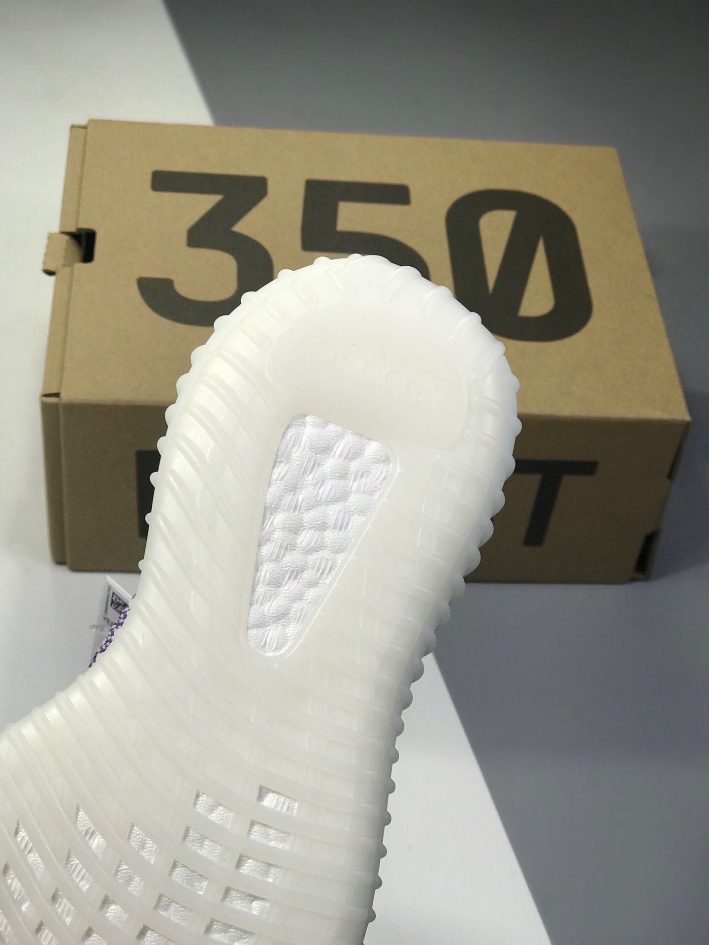 220全码出货巴斯夫性价比版本  阿迪达斯 Adidas Yeezy 350 Boost V2 全新纯白配色 3M反光 开春之后是 Yeezy 350 Boost V2