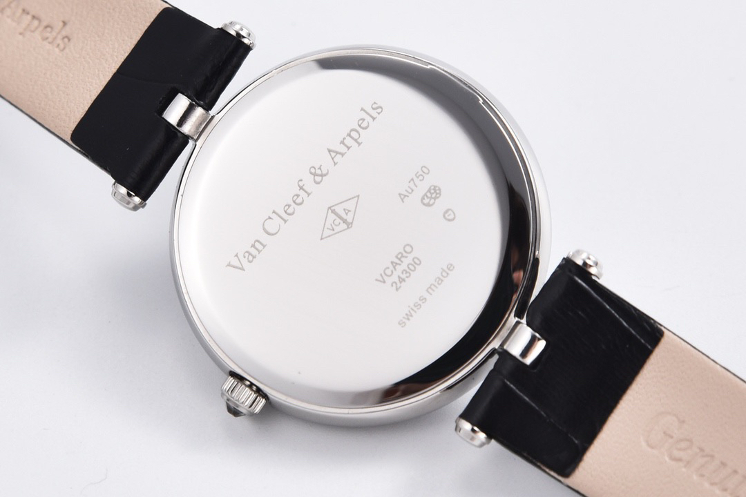 Van Cleef & Arpels 梵克雅宝-Van Cleef＆Arpels女士腕表 直径34mm厚6mm 该款腕表备受女性喜爱