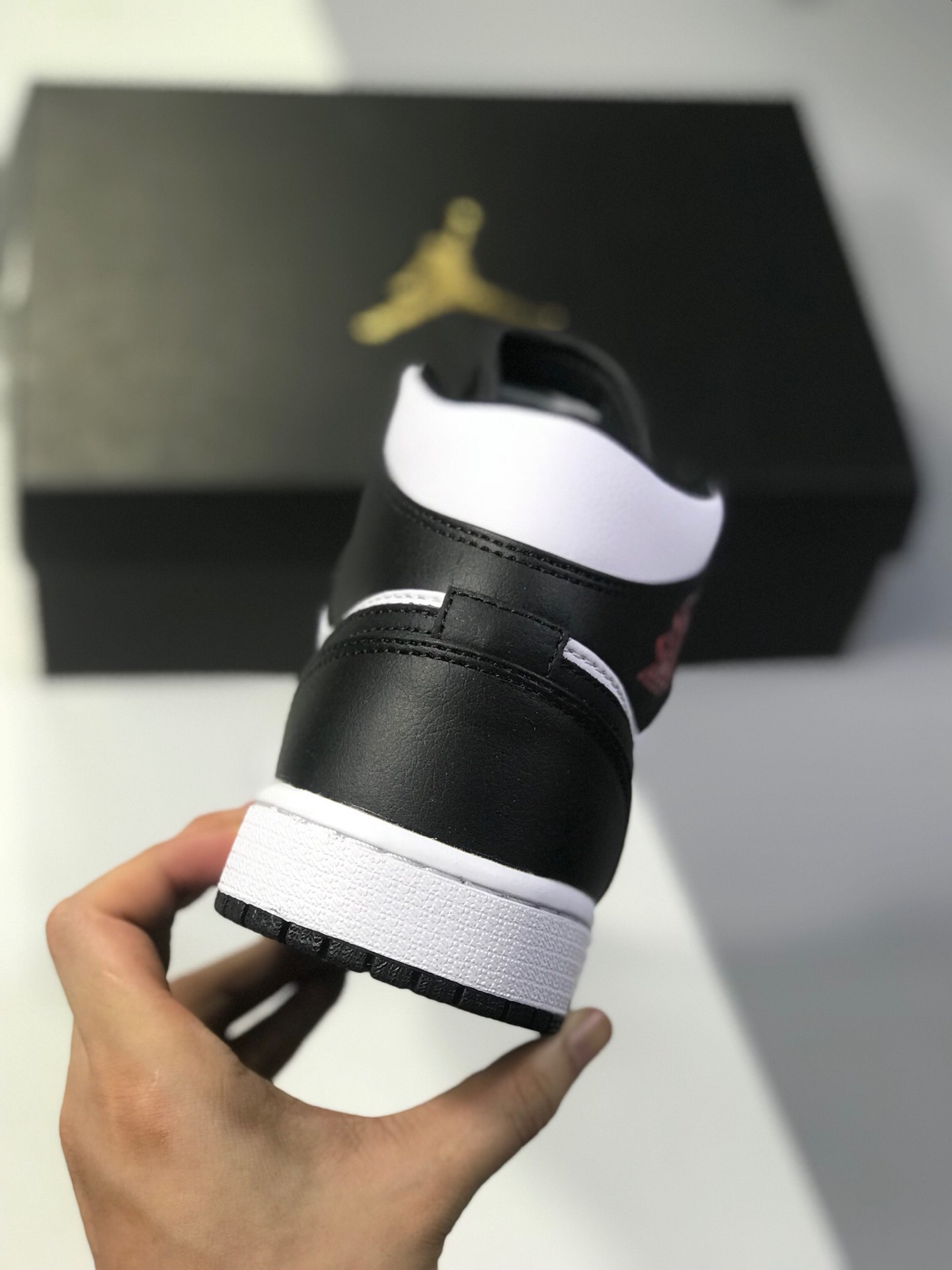 250原盒原标 市场最高工艺 Air Jordan 1 Mid 白黑红 货号：BQ6472-101
