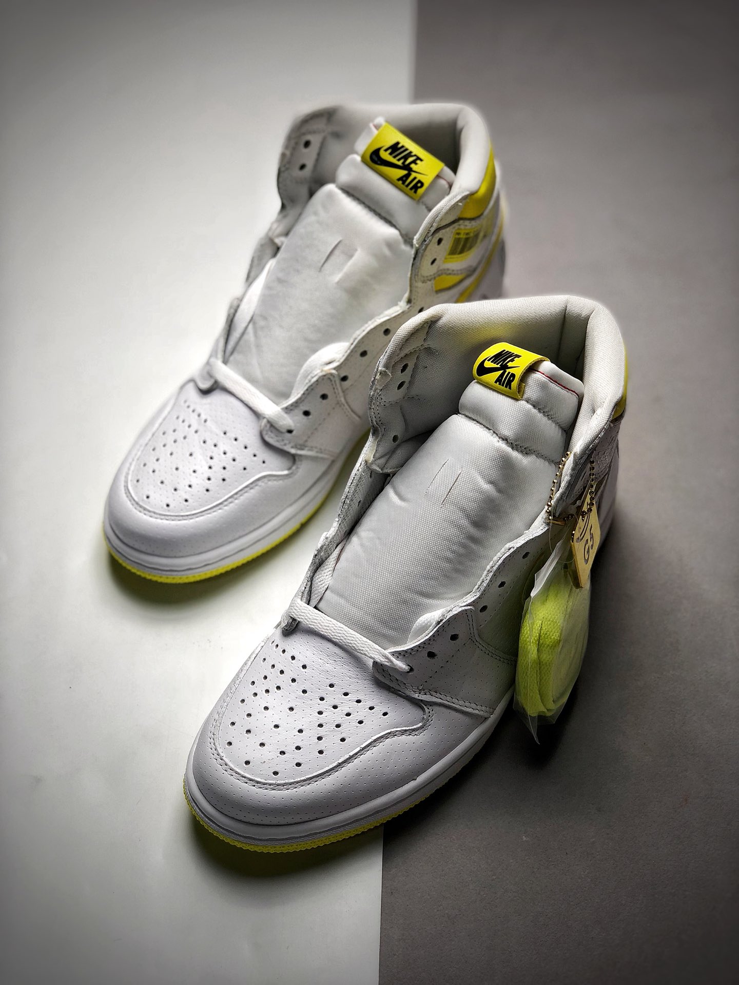 370 公司级原装头层 Air Jordan 1 High OG “First Class Flight”Style 头等舱飞行 白黄 航班二维码篮球鞋 555088-170