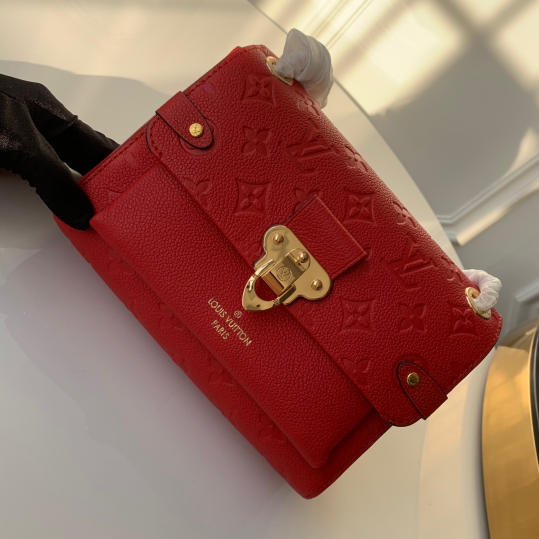 NO:395508,【Exclusive real photo M44550】Red VAVIN small handbag made of smooth and embossed Monogram Empreinte cowhide. This Vavin small handbag features a bright and eye-catching lock design. It is soft and light, fashionable and casual, and a relaxing choice for daily carrying. It is equipped with an adjustable leather chain strap, can be shoulder-back or cross-body size 20cm 2019.,LV【Original Leather】,louis vuitton,cowhide19860909【独家实拍M44550】红色 VAVIN 小号手袋 由光滑与压纹Monogram Empreinte牛皮混合裁制而成,此款Vavin小号手袋以光亮醒目的锁扣设计为特色.柔软轻便,时髦休闲,日常背携的轻松之选.配有可调节皮革链带,可肩背,亦可斜挎 尺寸20cm 2019.,LV【原厂皮】,louis vuitton,cowhide,Bag