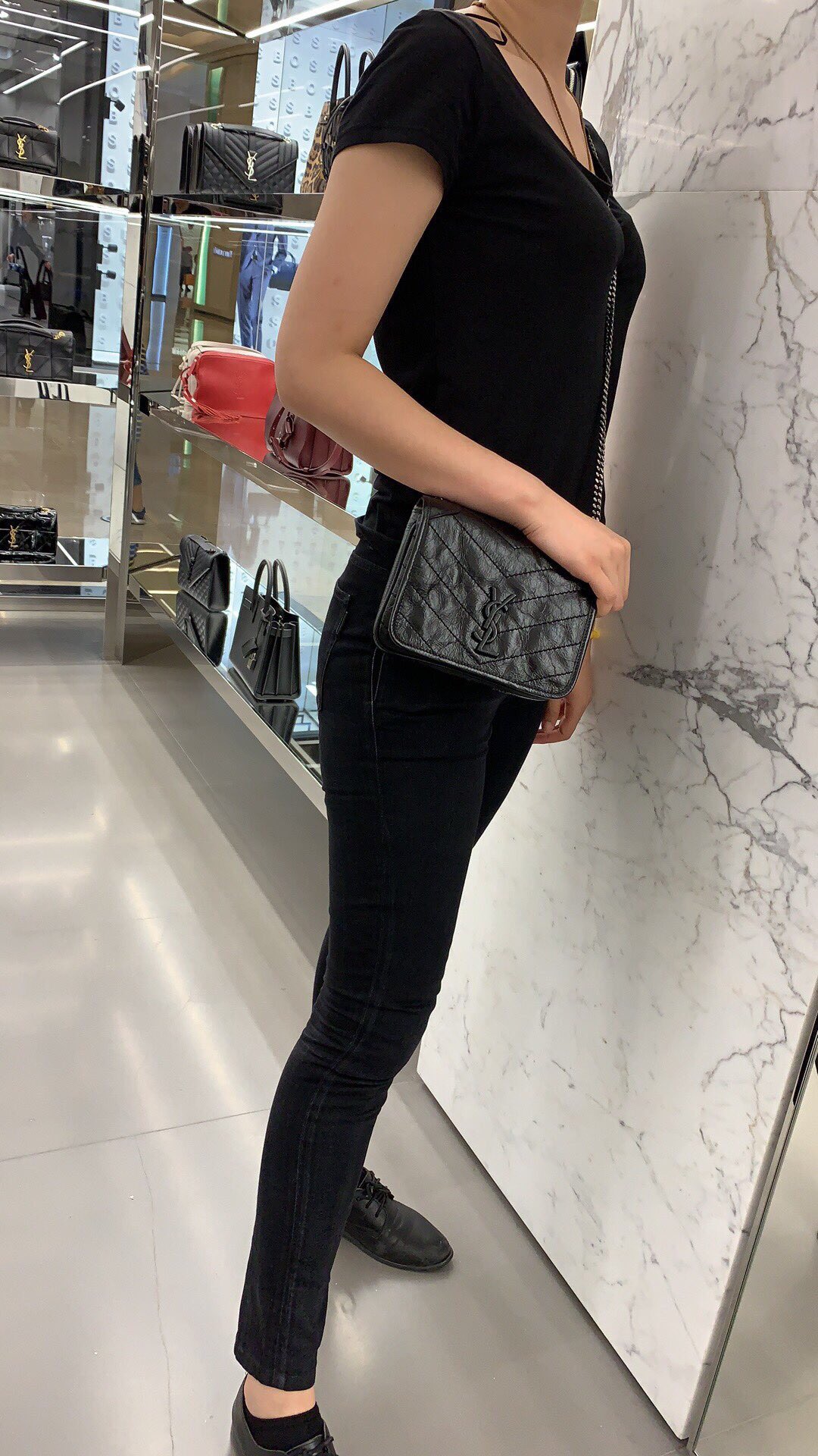 YSL 𝑛𝑖𝑘𝑖 𝑐𝘩𝑎𝑖𝑛 𝑤𝑎𝑙𝑙𝑒𝑡链条小挎包 583103黑色