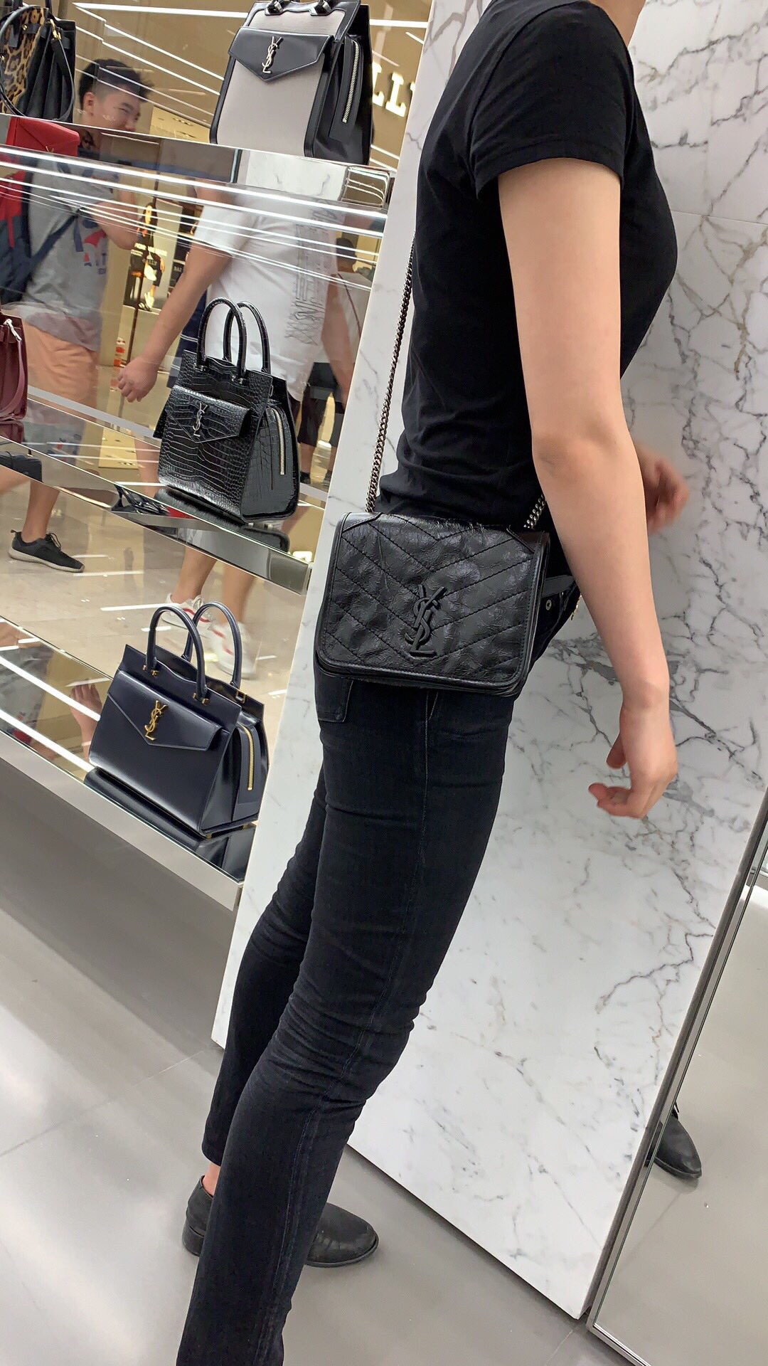 YSL 𝑛𝑖𝑘𝑖 𝑐𝘩𝑎𝑖𝑛 𝑤𝑎𝑙𝑙𝑒𝑡链条小挎包 583103黑色