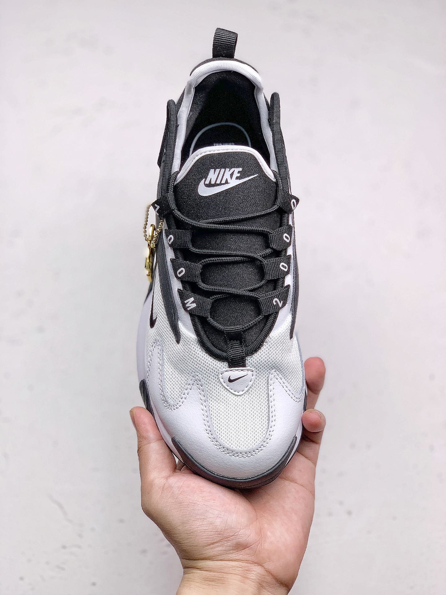 #本地240Nike Zoom 2K 复古升级市面最高版本  灵感来自于 90 年代球鞋的外观设计，特别是 Nike 著名的 Alpha Project 系列