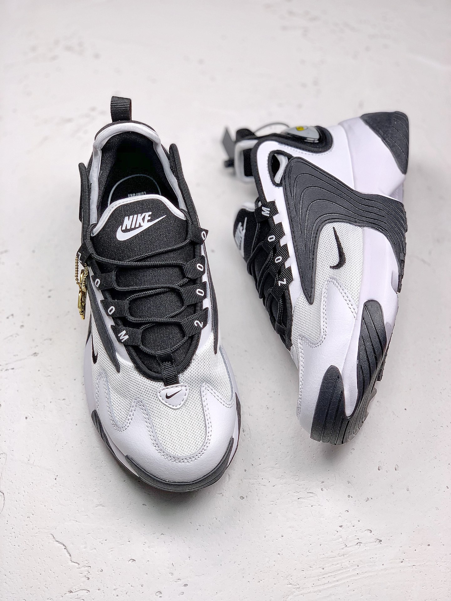 #本地240Nike Zoom 2K 复古升级市面最高版本  灵感来自于 90 年代球鞋的外观设计，特别是 Nike 著名的 Alpha Project 系列