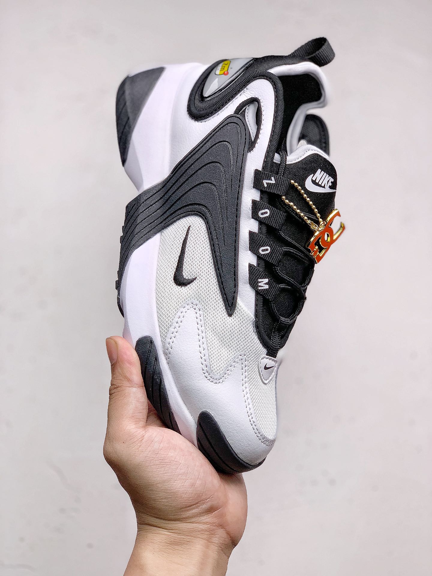#本地240Nike Zoom 2K 复古升级市面最高版本  灵感来自于 90 年代球鞋的外观设计，特别是 Nike 著名的 Alpha Project 系列