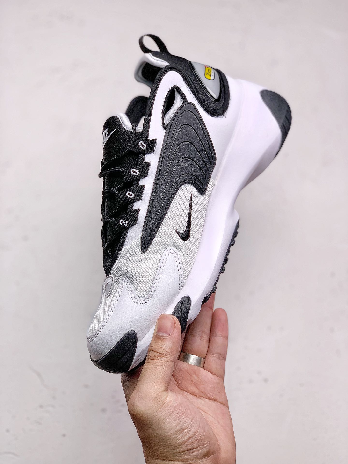 #本地240Nike Zoom 2K 复古升级市面最高版本  灵感来自于 90 年代球鞋的外观设计，特别是 Nike 著名的 Alpha Project 系列