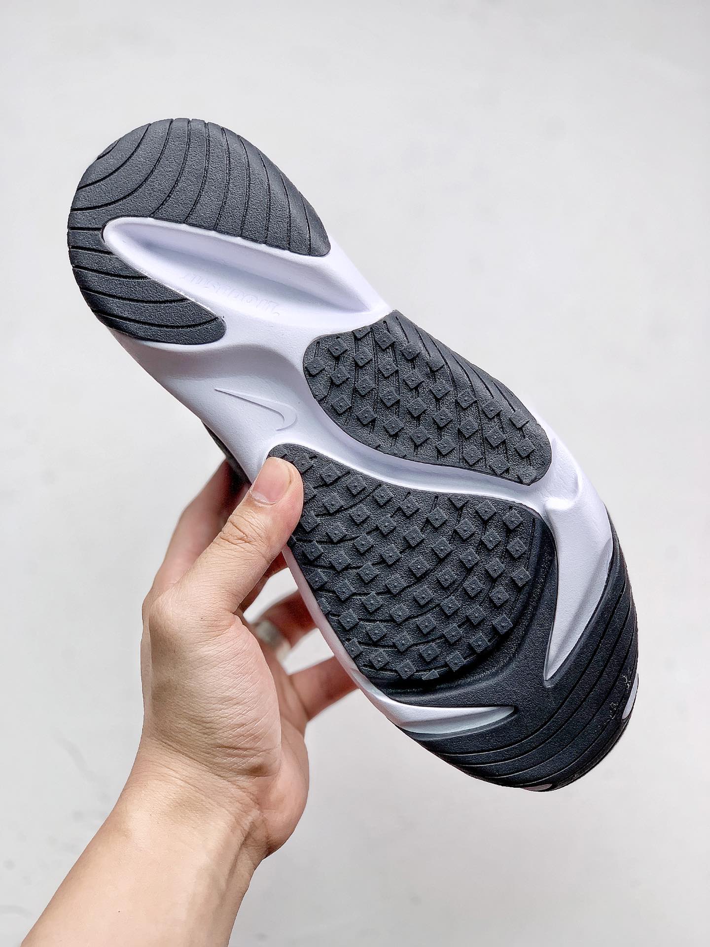#本地240Nike Zoom 2K 复古升级市面最高版本  灵感来自于 90 年代球鞋的外观设计，特别是 Nike 著名的 Alpha Project 系列