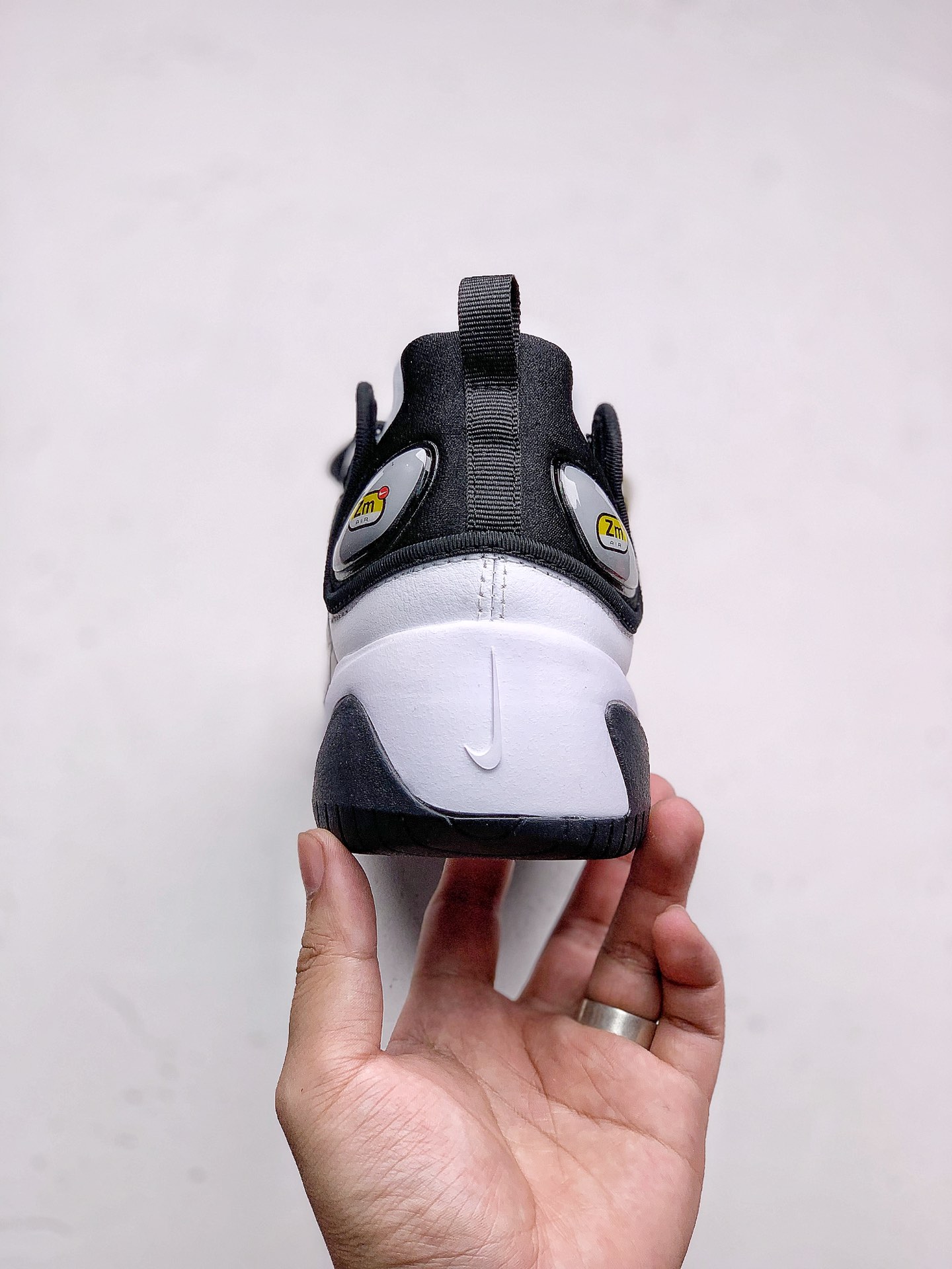 #本地240Nike Zoom 2K 复古升级市面最高版本  灵感来自于 90 年代球鞋的外观设计，特别是 Nike 著名的 Alpha Project 系列