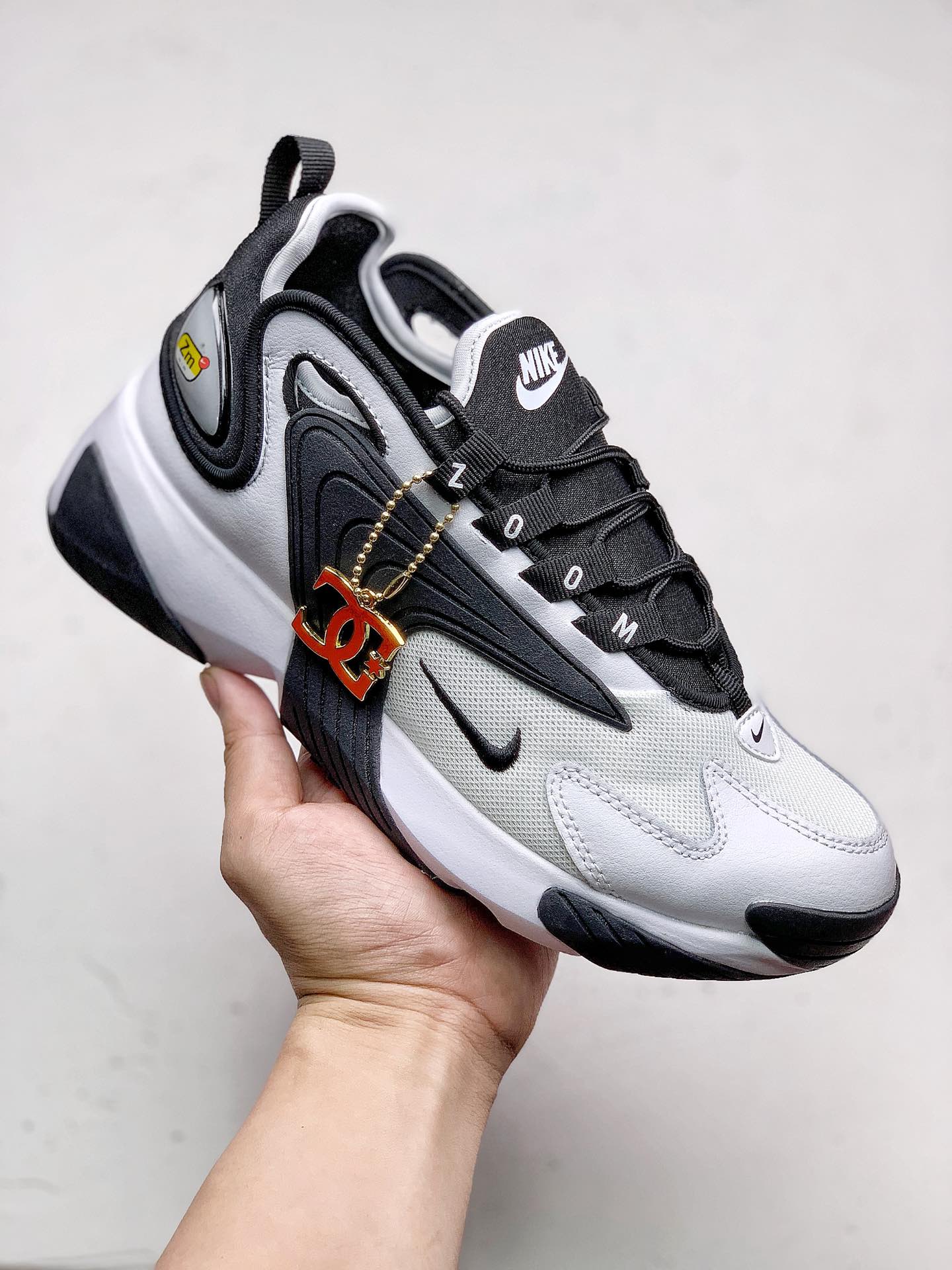 #本地240Nike Zoom 2K 复古升级市面最高版本  灵感来自于 90 年代球鞋的外观设计，特别是 Nike 著名的 Alpha Project 系列