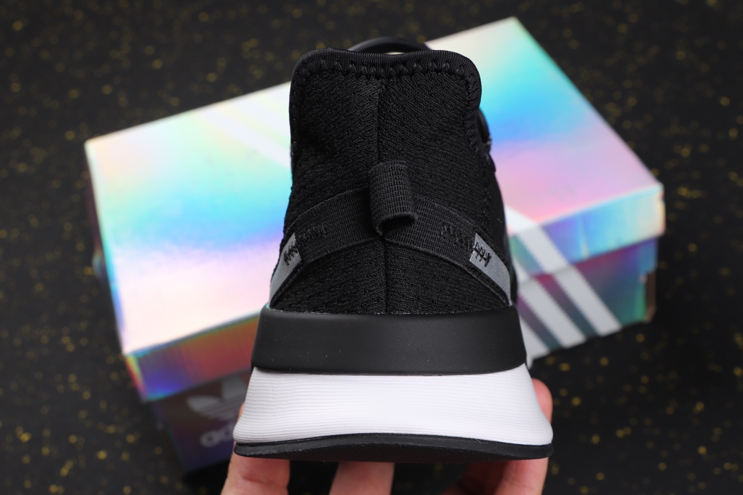 200变色龙新配色 渠道原装 专柜指定订单 Adidas U Path Run W 柔韧时尚前卫 慢跑鞋 EE7163