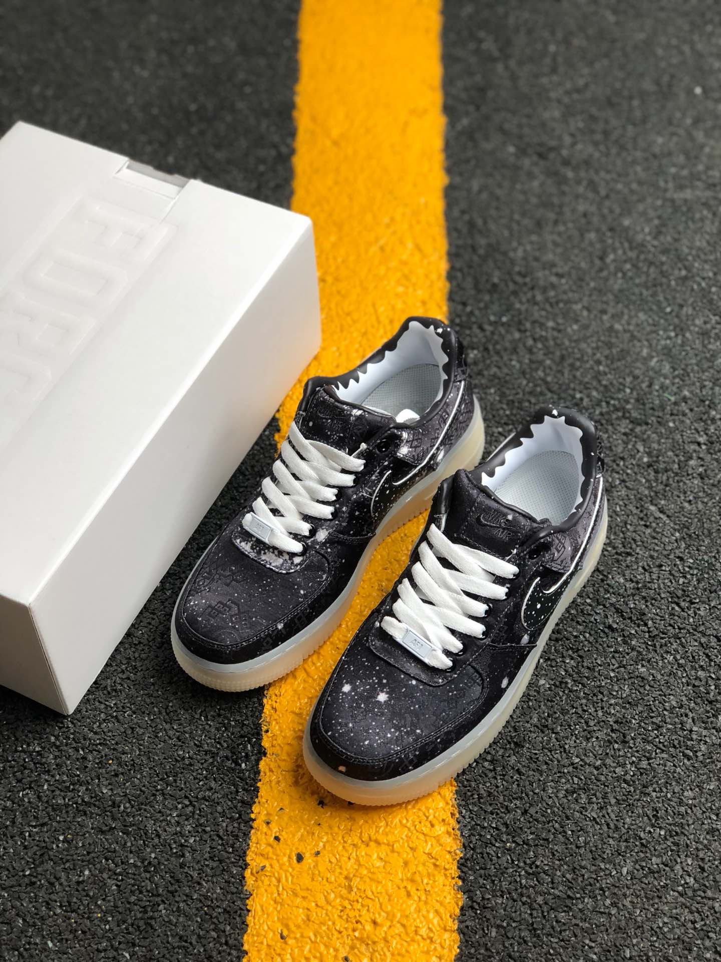 90福利特价 原两百多公司级版本#耐克空军低帮系列耐克 Air Force 1 '07 Valentine's Day ”情人节主题” AJ0867-100