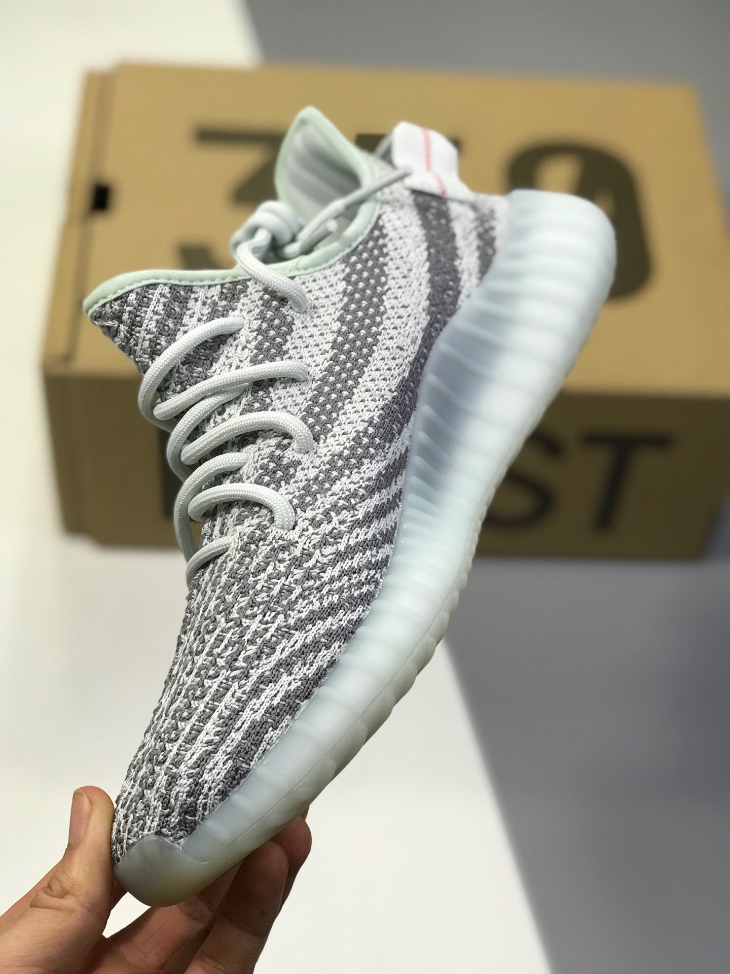 260最佳性价比OG纯原  大几率无法鉴定Adidas YEEZY 350 V2 黑红字官方发售配色：CP9571
