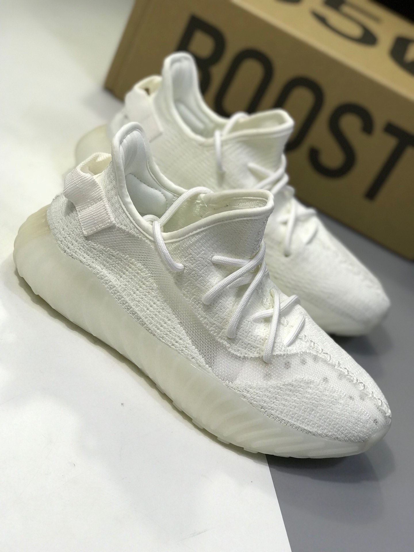220实拍首发 提前曝光Adidas Yeezy 350V3  外贸先行版 白天使  货号：MY8678