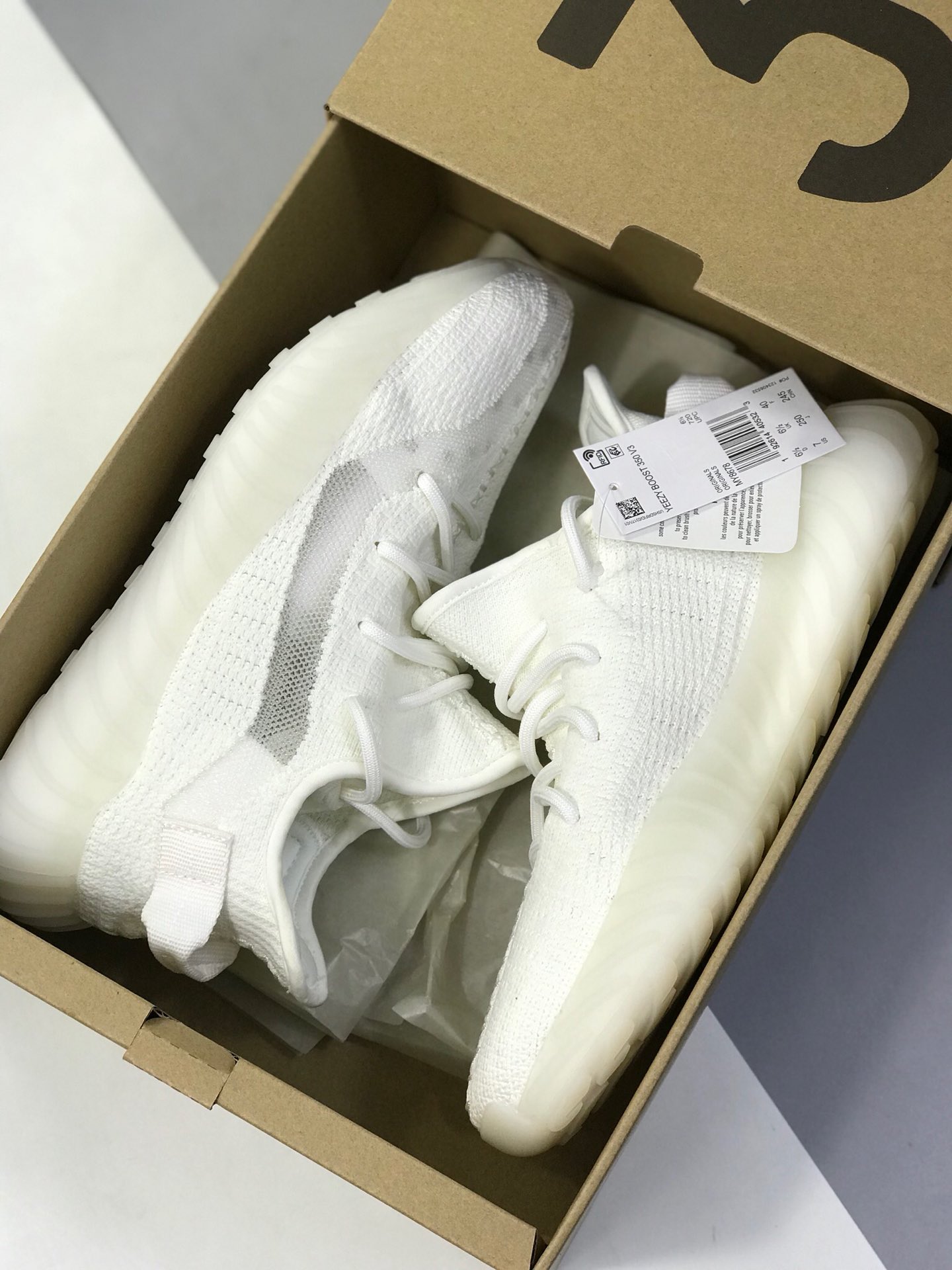 220实拍首发 提前曝光Adidas Yeezy 350V3  外贸先行版 白天使  货号：MY8678