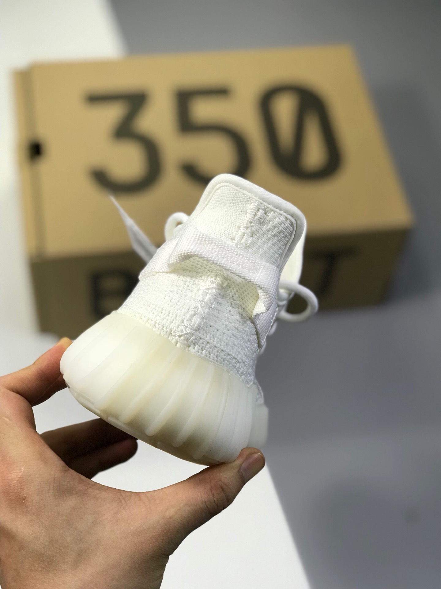 220实拍首发 提前曝光Adidas Yeezy 350V3  外贸先行版 白天使  货号：MY8678