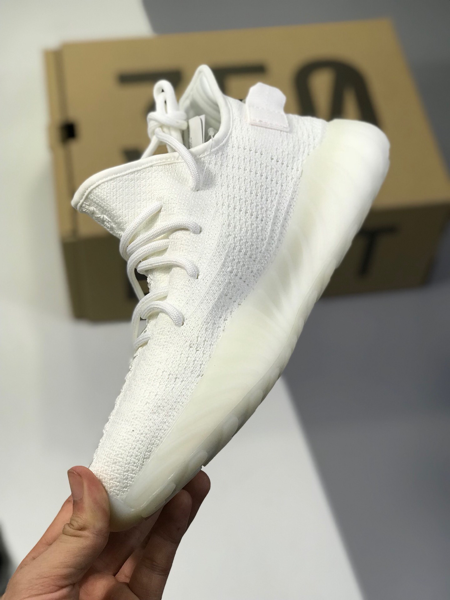 220实拍首发 提前曝光Adidas Yeezy 350V3  外贸先行版 白天使  货号：MY8678