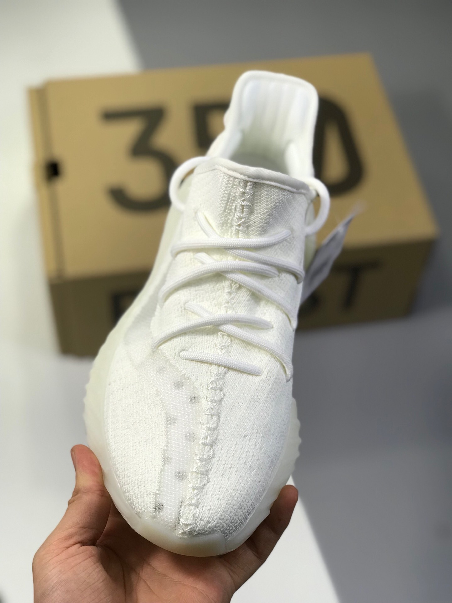 220实拍首发 提前曝光Adidas Yeezy 350V3  外贸先行版 白天使  货号：MY8678