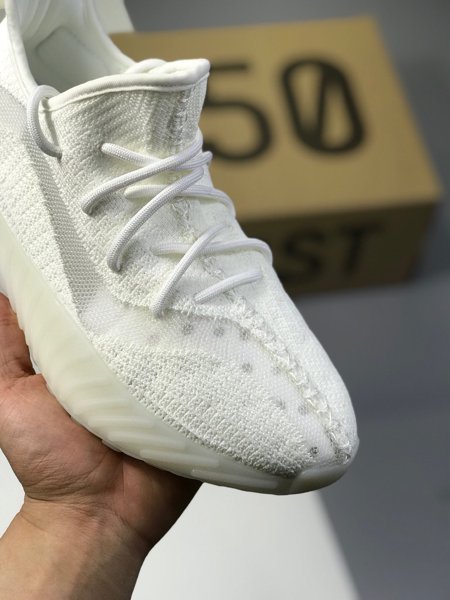 220实拍首发 提前曝光Adidas Yeezy 350V3  外贸先行版 白天使  货号：MY8678