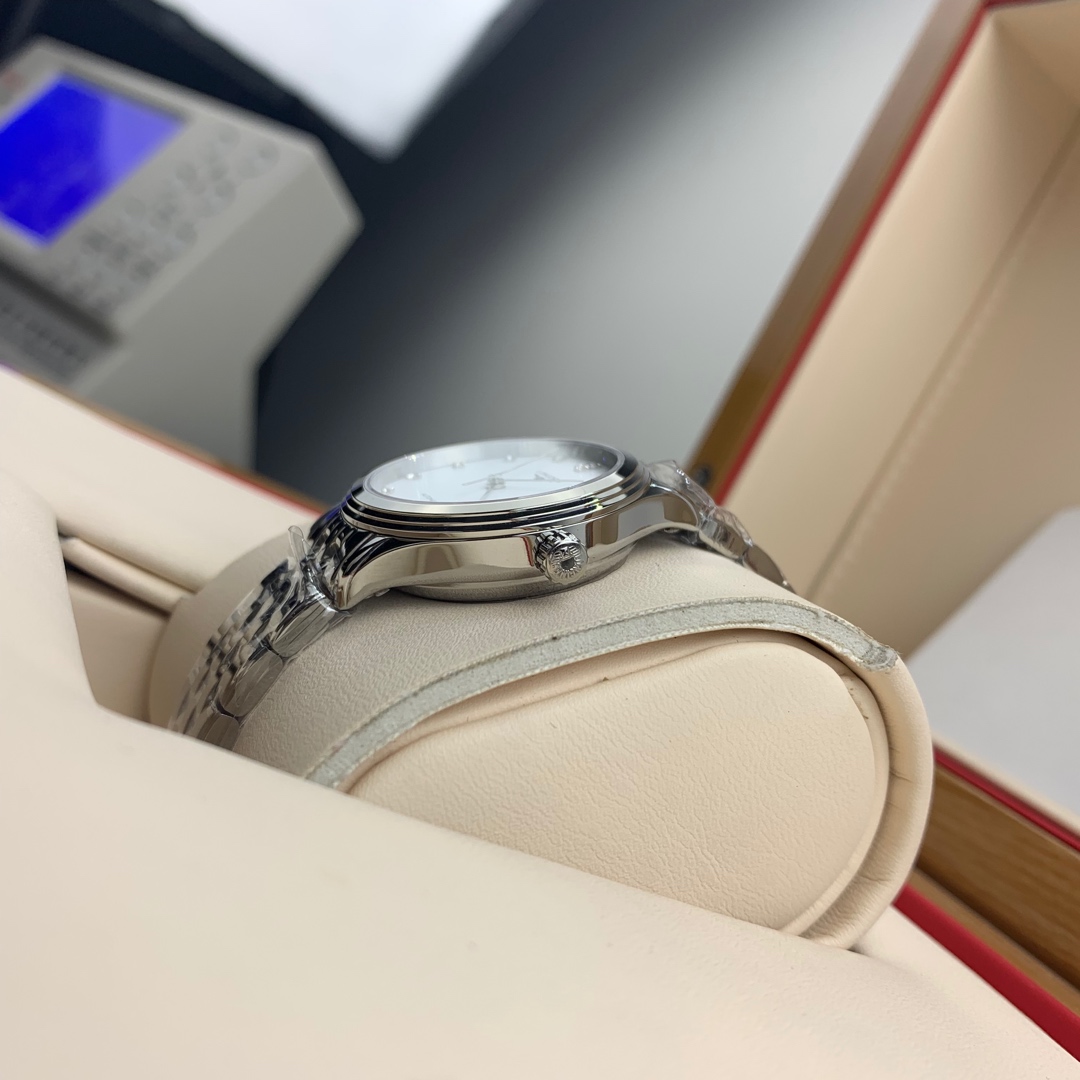 Longines 皇家 浪琴军旗女款腕表