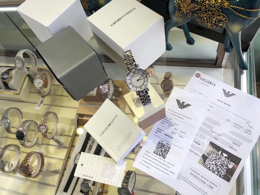 El sitio web oficial del mostrador es un auténtico reloj de mujer Armani Armani con banda de acero y diamantes modelo A…