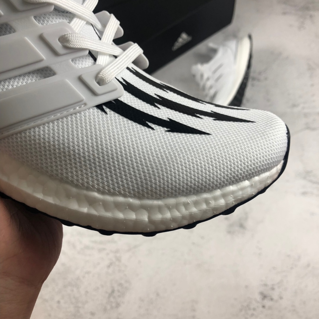 220NEIGHBORHOOD x Adidas Ultra Boost 闪电联名 黑白EG7650